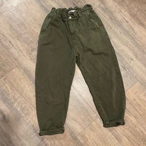 Zara Green Courdoury Cargo Pants Size 8 Women’s Ruffle Waist